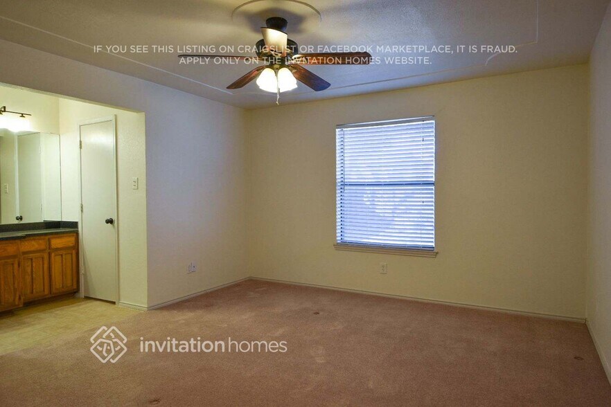 Building Photo - 709 W Lynn Creek Dr