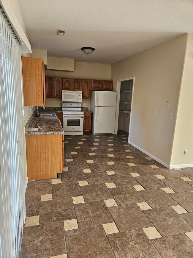 Building Photo - 2006 Rashid Ct