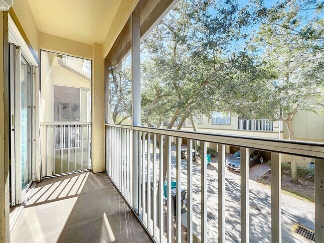 Building Photo - LUXURY 3 Bedroom / 2 Bath Townhome in a ga...