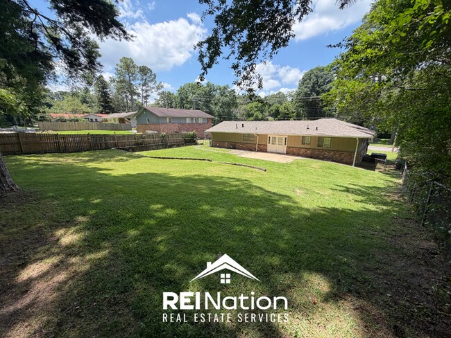 Building Photo - 3BR/2BA Center Point Rental with Hardwood Floors Throughout & Fenced Backyard