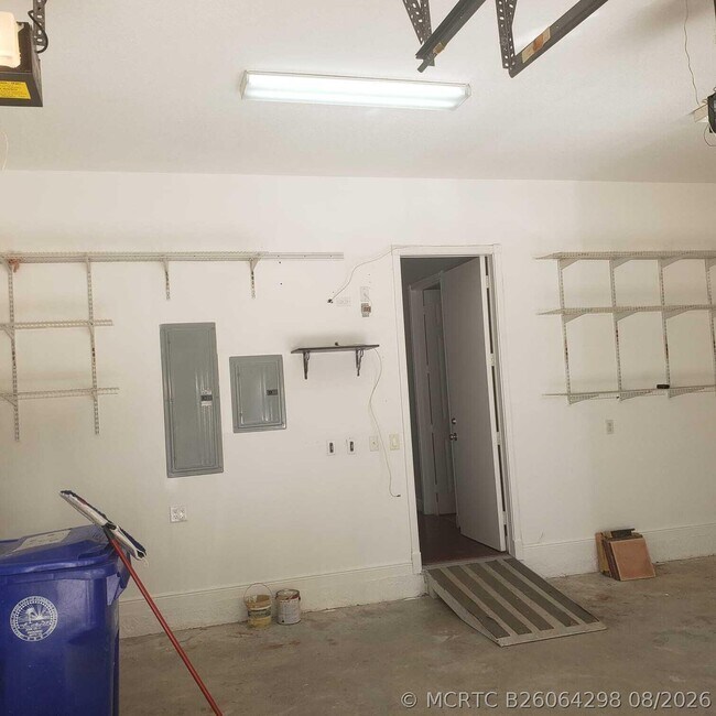 Building Photo - 833 SW 167th Ave