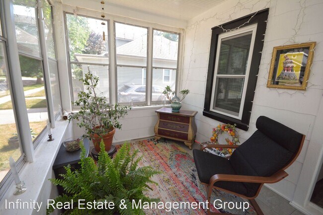Building Photo - 3 br, 1 bath House - 317 10th Ave NE