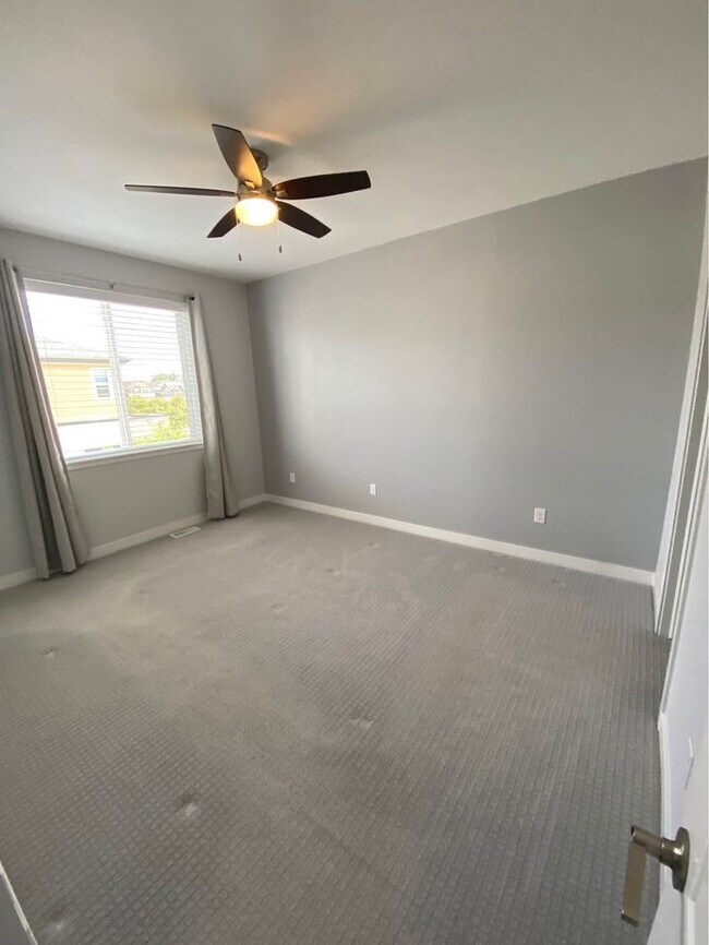 Building Photo - 612 E Hinsdale Ave