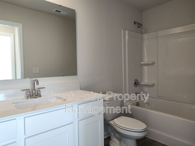 Building Photo - 3247 Crawford Ave