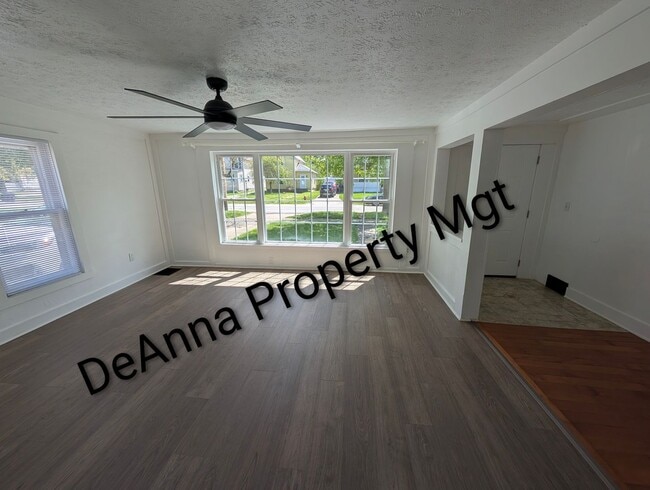 Building Photo - Remodeled 2 -3 bedroom home Elyria