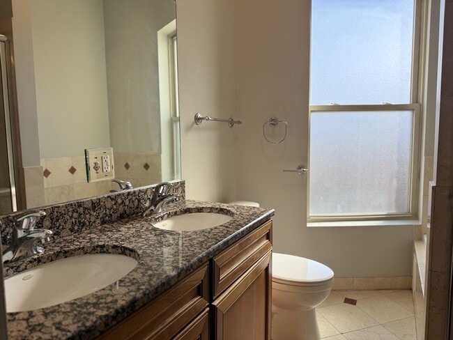 Building Photo - 5025 S Michigan Ave