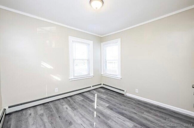 Building Photo - 2818 Whitney Ave