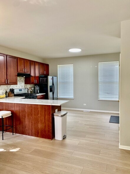 Building Photo - 775 Lewisburg Ln