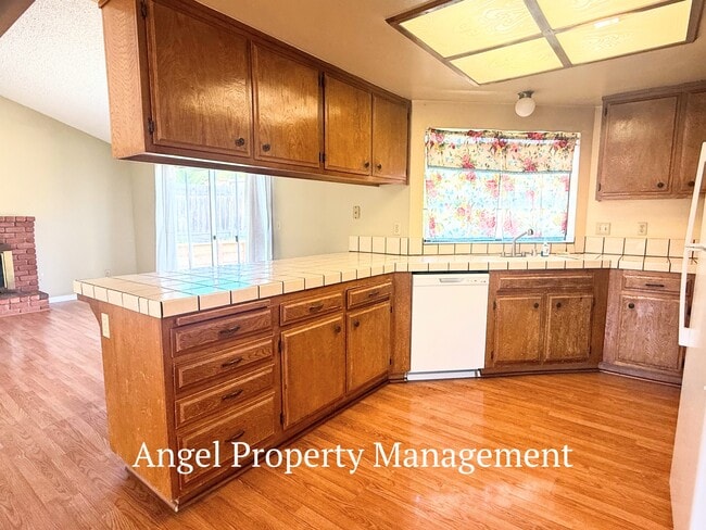Building Photo - 2208 Begonia Ct