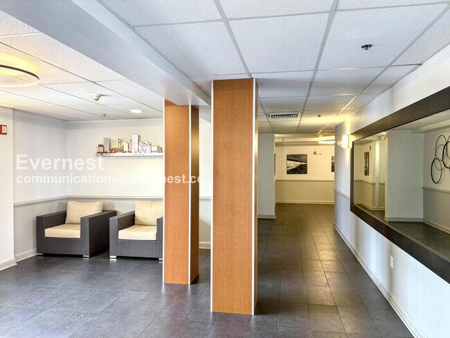 Building Photo - 2702 Lighthouse Point E