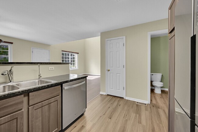 Building Photo - $2,670.95 - 2-bed. 2.5-bath Townhome in Westminster with In Unit Laundry!