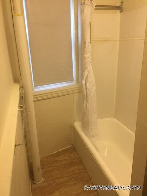 Building Photo - 235 Park Dr