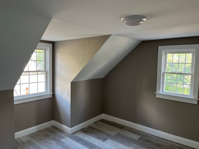 Building Photo - Fully Remodeled Cape Style Home in Manchester, CT