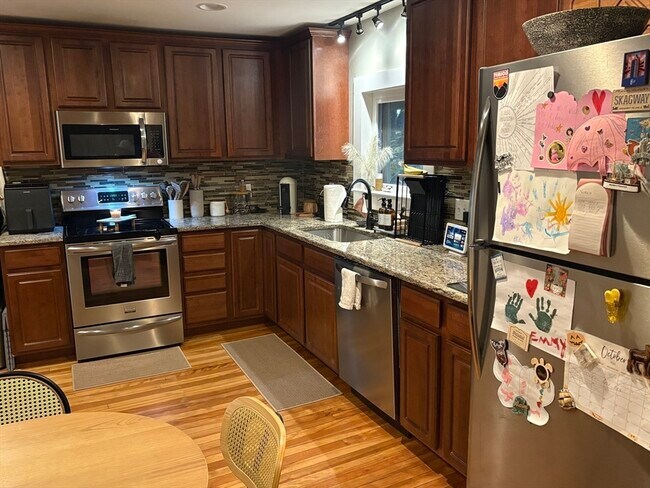 Building Photo - 78 Main St