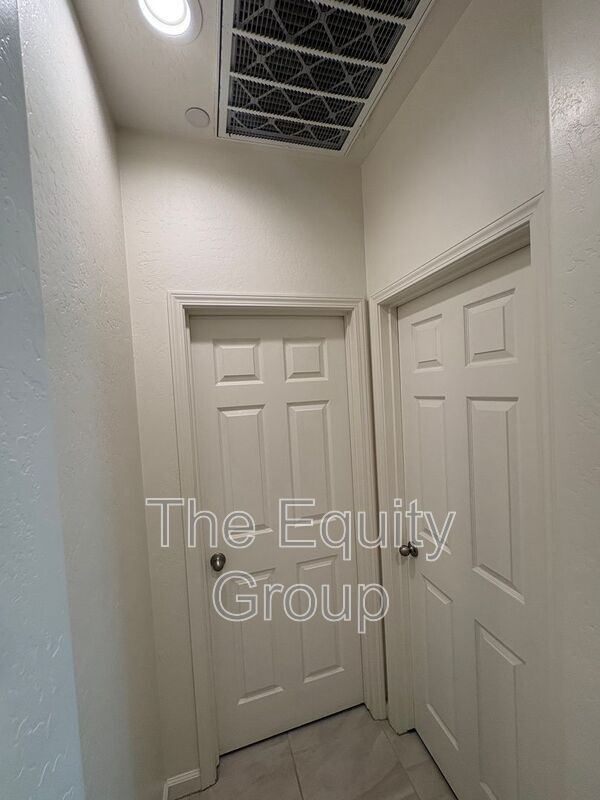 Building Photo - 918 W Sedona Ave