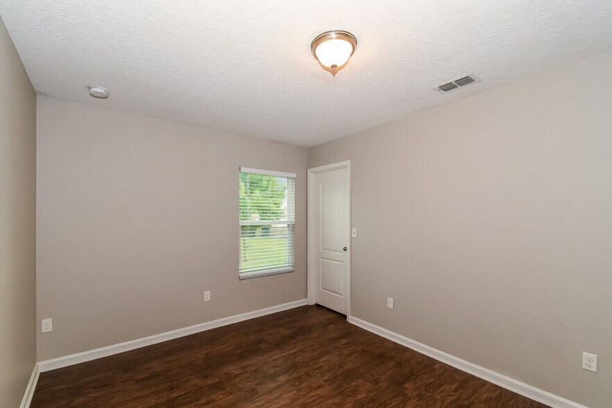 Building Photo - 11049 Snowbrook Ct
