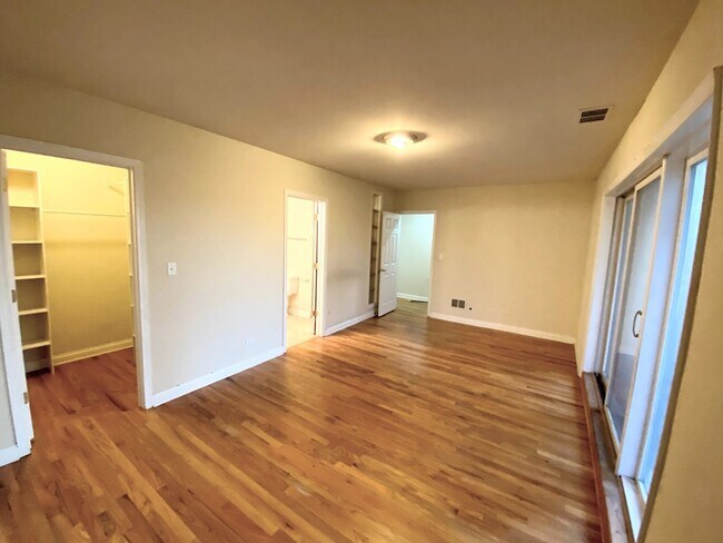 Building Photo - 3342 W 19th St