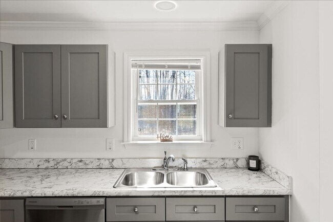 Building Photo - The Home You’ve Been Searching For! *Utili...