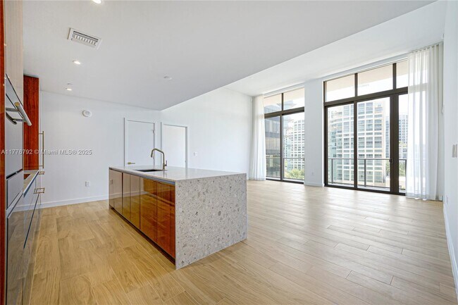 Building Photo - 2678 Tigertail Ave