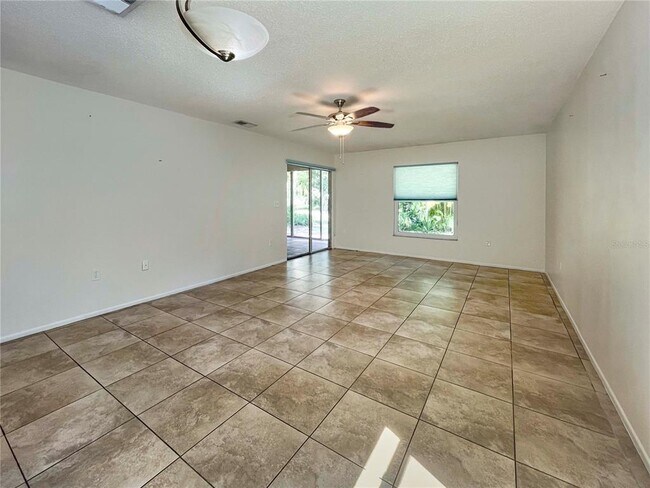 Building Photo - 5060 Village Garden Dr