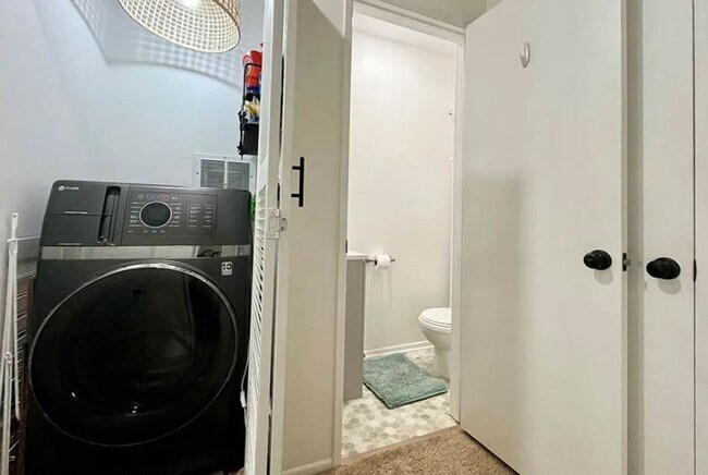 Building Photo - 5829 Bowcroft St