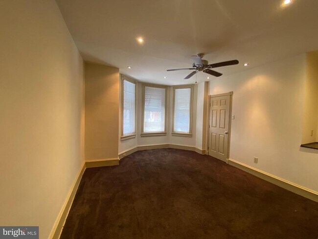 Building Photo - 3734 N Sydenham St