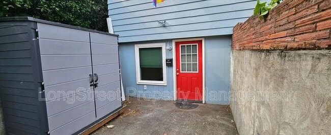 Building Photo - 1817 SE Umatilla St