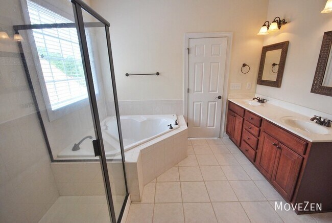 Building Photo - 414 Longford Ct