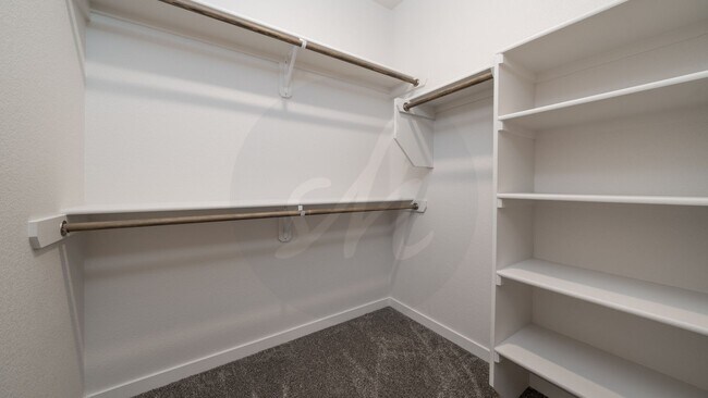 Building Photo - 5747 Villa Lorenzo Dr