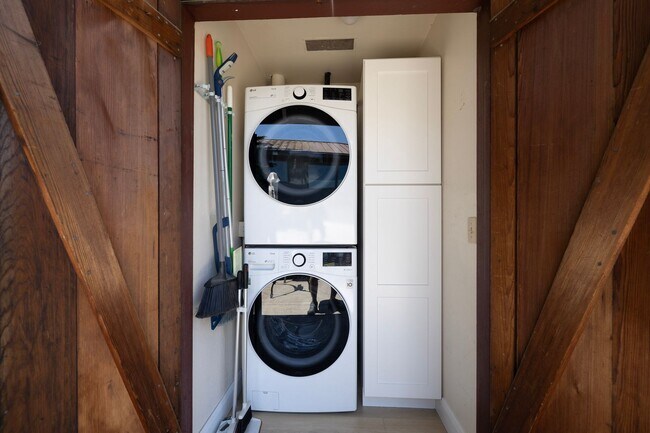 Building Photo - Introducing the Private Beach House in Carpinteria, CA!