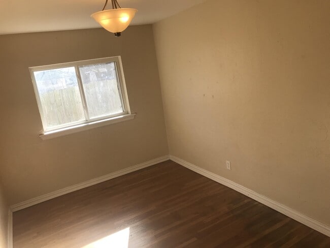 Building Photo - 223 E Independence St