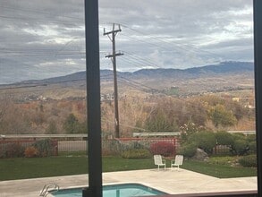 Building Photo - Beautiful Condo on the Boise Bench