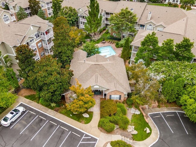Building Photo - Beautiful One Bed One Bath Green Hills Condo