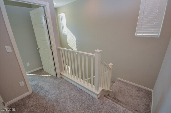 Building Photo - 541 Tokopah Falls St
