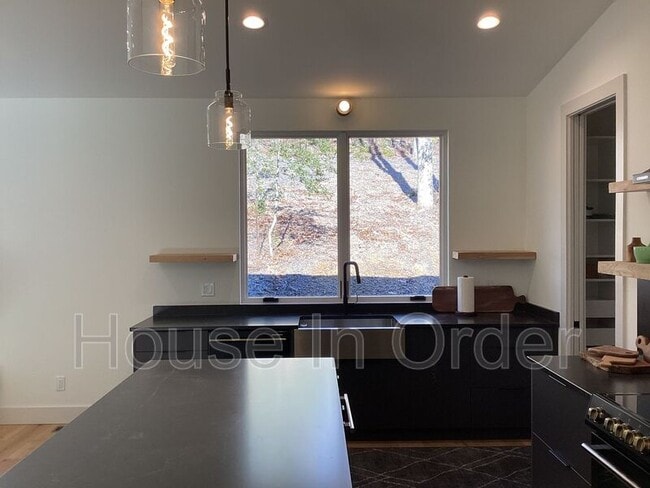 Building Photo - 170 Mountain Laurel Ln