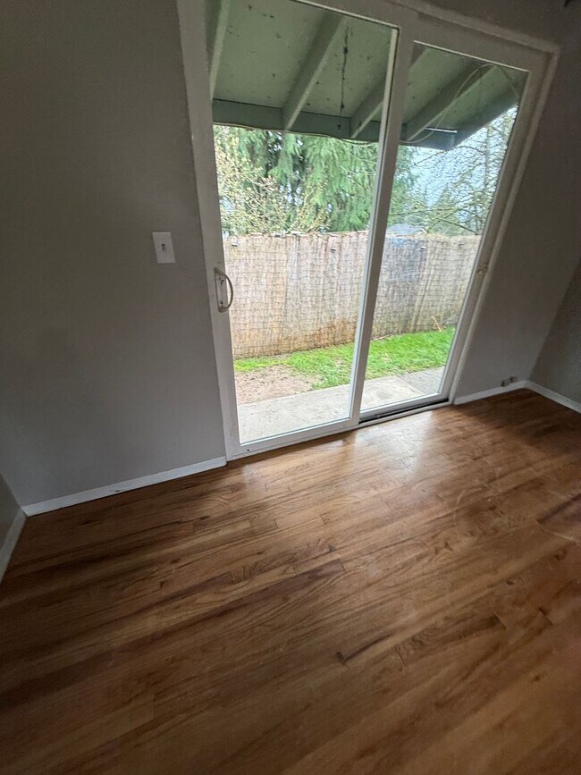 Building Photo - 802 N 20th Ave