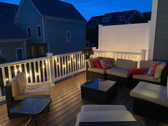 Building Photo - 3 Bedroom Luxury Townhome Rental for US OPEN!