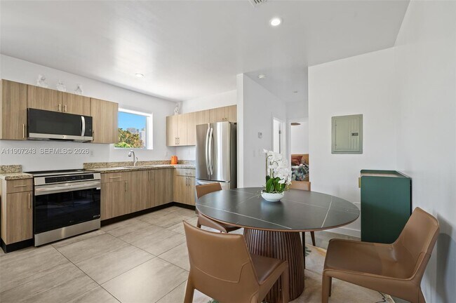 Building Photo - 165 NW 39th St