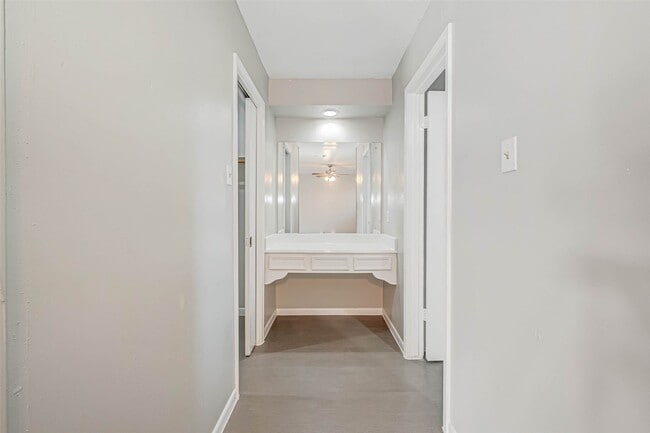 Building Photo - 4302 Wildacres Dr