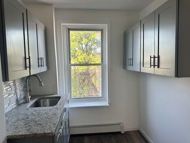 Building Photo - 340 2nd St