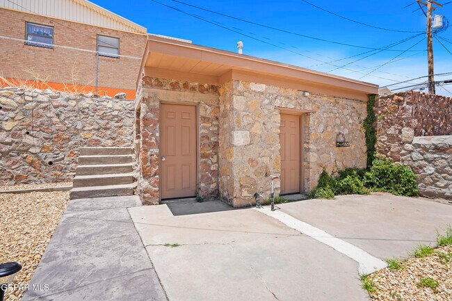 Building Photo - 305 E River Ave