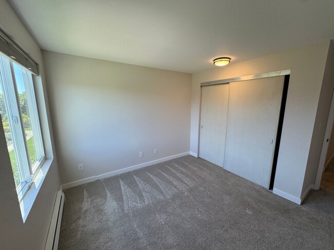 Building Photo - 2Bd/2Ba Seattle Condo