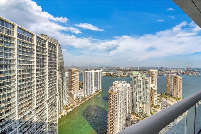 Building Photo - 495 Brickell Ave