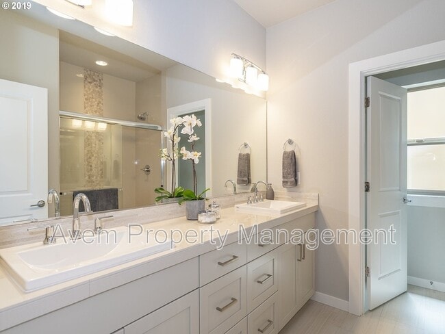 Building Photo - 10909 SW Annand Hill Ct