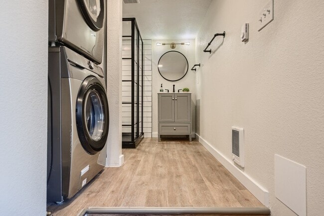 Building Photo - 7770 S Kit Carson Dr