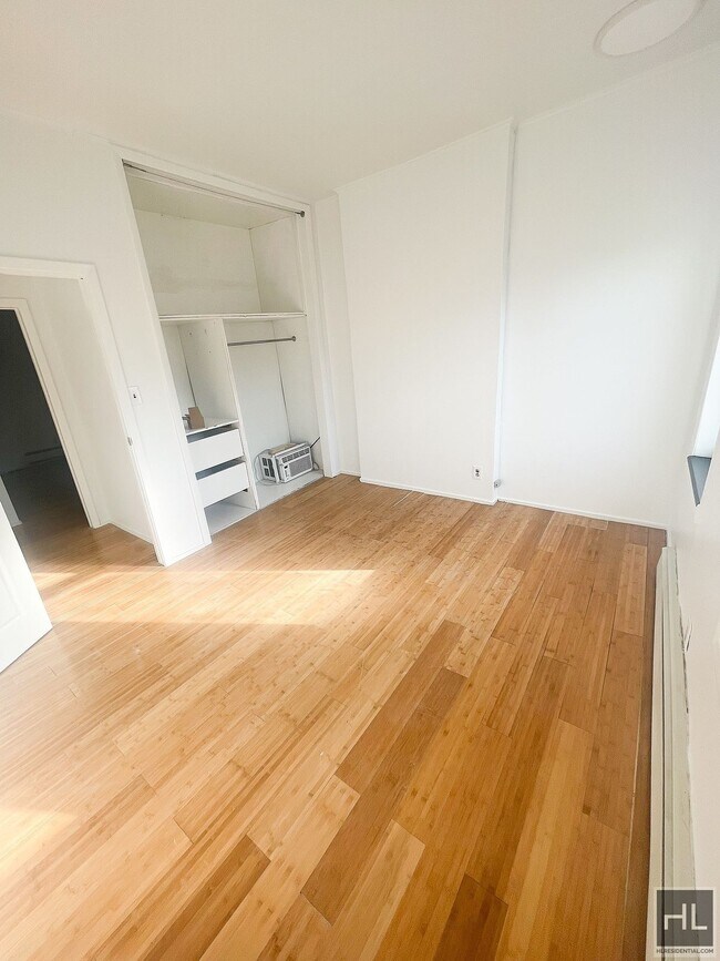 Building Photo - 43 STREET