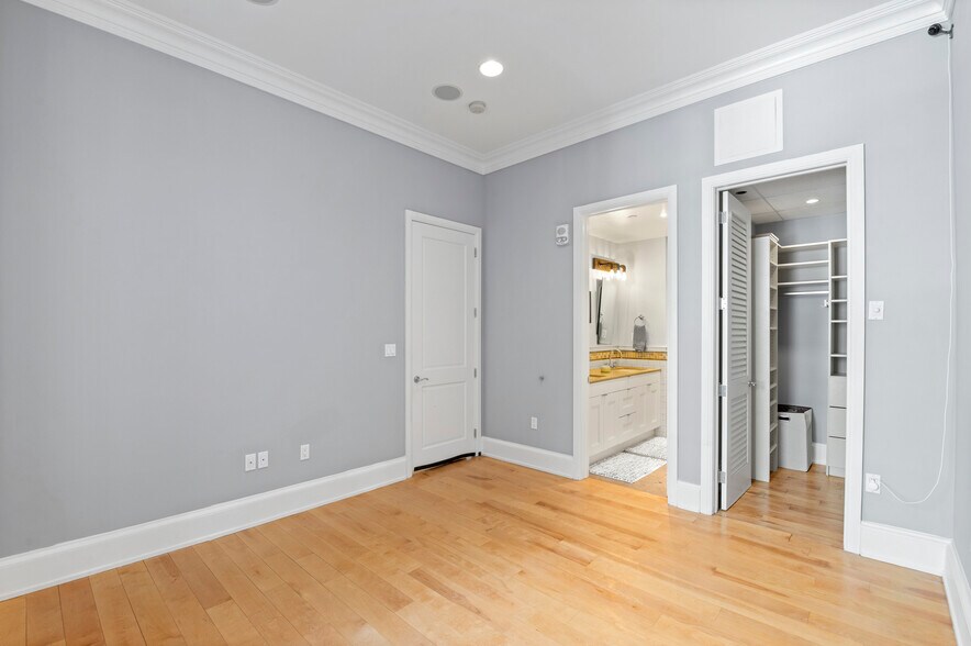 Building Photo - 421 Chestnut St