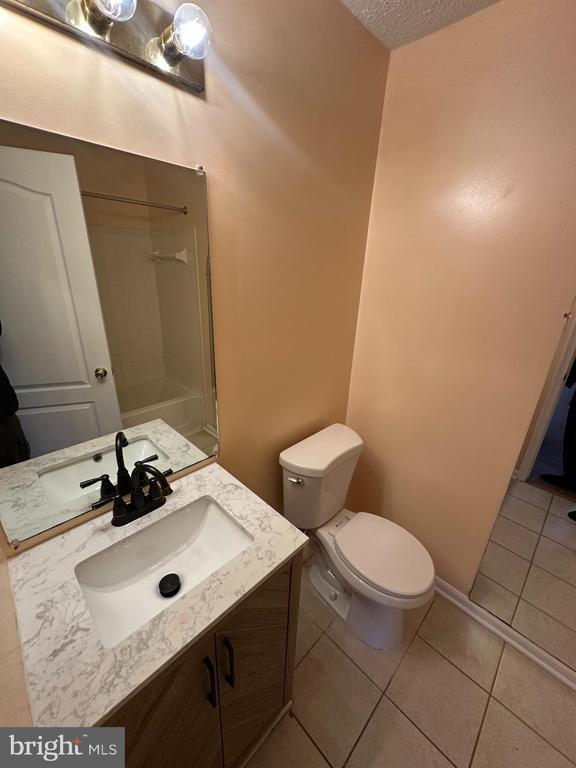 Building Photo - 11445 Deepwood Dr