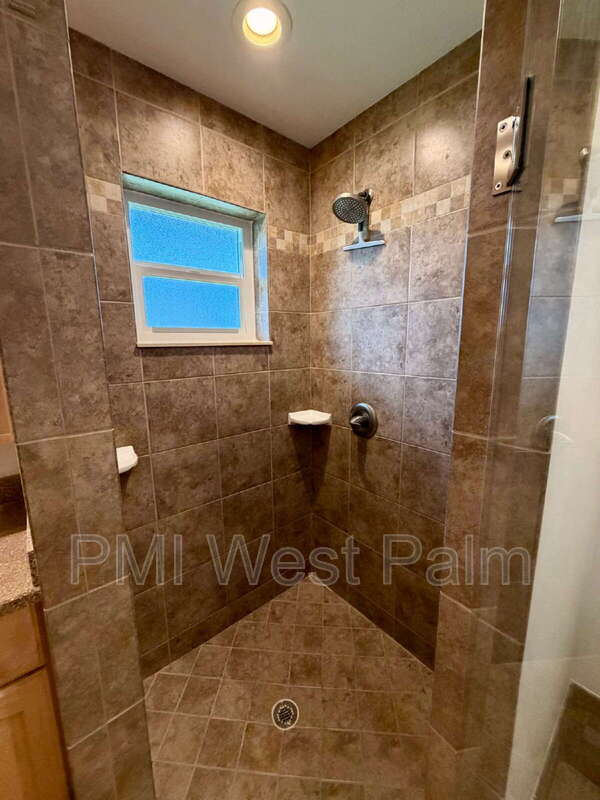 Building Photo - 147 Sunflower Cir