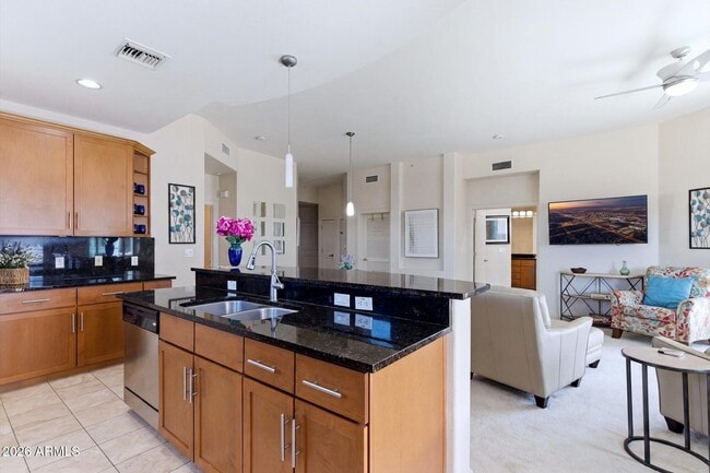 Building Photo - 945 E Playa Del Norte Dr